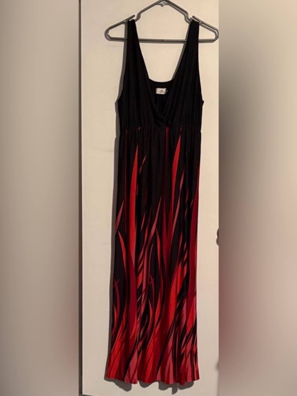 Chic Black and Red Maxi Dress